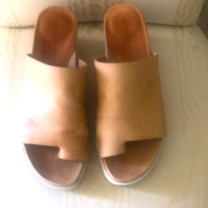 EUC Gentle Souls leather platform sandals. Sz 9M